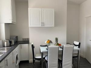 Cosy Cheerful 2 Bedrooms Near Piccadilly, Etihad Stadium Sleeps up to 5
