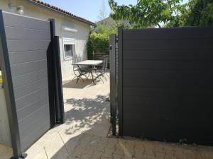Maisons de vacances Petite maison et son jardinet en Village. : photos des chambres