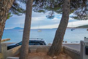 Sidus Maris, Spacious Seaside Apartment with Free Parking