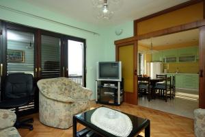 Apartments by the sea Podgora, Makarska - 4782