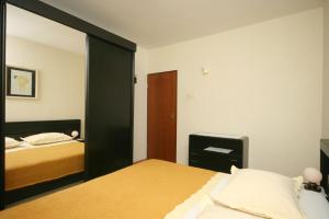 Apartments by the sea Podgora, Makarska - 4782