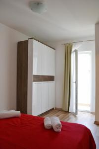 Apartments with a parking space Duce, Omis - 4799