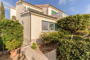 Apartments by the sea Barbat, Rab - 3203 