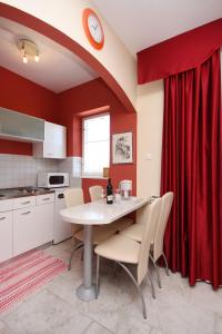 Apartments by the sea Barbat, Rab - 3203