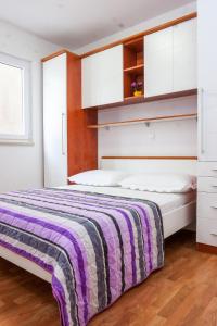 Apartments by the sea Tucepi, Makarska - 2677