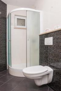 Apartments by the sea Tucepi, Makarska - 2677