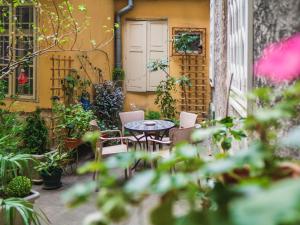 Secret Garden Apartment