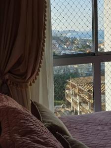 Apê estilo Resort c pé na areia e vista mar, próximo ao Beto Carrero