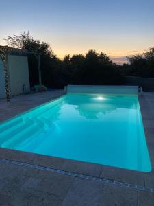 Maisons de vacances Rustic cottage with stunning swimming pool : photos des chambres