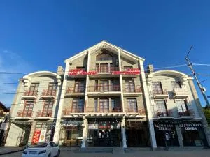 Three Penguins - 巴库里阿尼