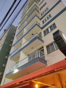 Apto Pe na Areia, direcao Ilha-Balneario Camboriu.