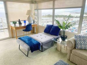 Ilikai #1743 Panoramic views on Waikiki Beach