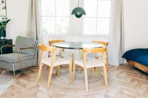 Wunderschönes Chalet mit Gästehaus in der Natur mit Fass-Sauna