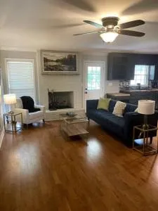 Cozy & spacious 4 bed home with indoor fire place - Capshaw