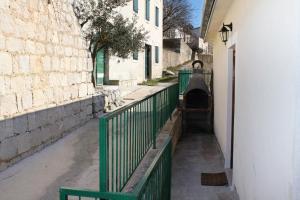 Apartments with a parking space Mimice, Omis - 5251