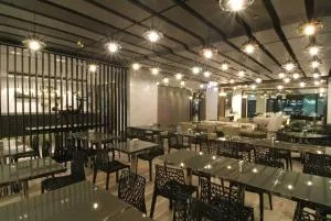 The Cloud Hotel - Han-hsi