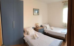 Apartments by the sea Duce, Omis - 5261