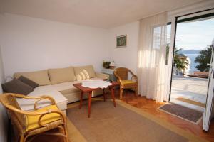 One-Bedroom Apartment with Terrace and Sea View room in Apartment Igrane 5266b