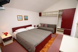 Two-Bedroom Apartment with Terrace and Sea View room in Apartment Igrane 5266a
