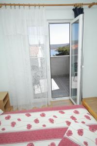 Apartments by the sea Rogoznica - 5269