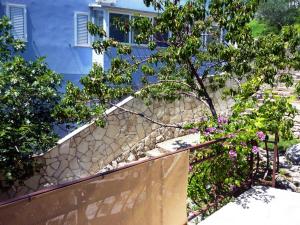 Apartments by the sea Zavode Omis 5252
