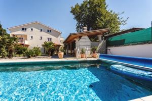 Family friendly apartments with a swimming pool Sveti Anton, Krk - 5291