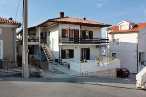 obrázek - Apartments and rooms with parking space Vrbnik, Krk - 5301