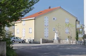 Apartments with a parking space Malinska Krk  5289