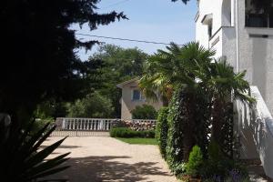 Apartments with parking spaces Sveti Anton, Krk - 5288