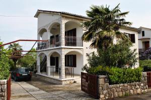 Apartments with a parking space Malinska (Krk) - 5284 