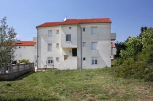 Apartments and rooms with parking space Sveti Vid, Krk - 5323 