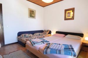 Apartments with parking space Baska, Krk - 5430