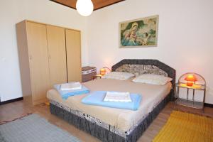 Apartments with parking space Baska, Krk - 5430