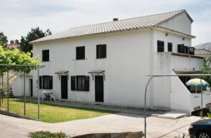 Apartments with a parking space Baska, Krk - 5412 