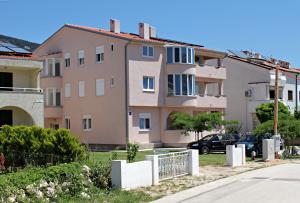 Apartments with a parking space Baska, Krk - 5444 