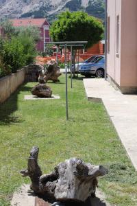 Apartments with a parking space Baska Krk 5444