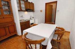 Apartments with a parking space Baska, Krk - 5411