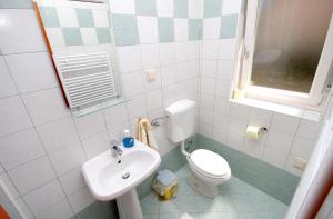 Apartments with a parking space Baska, Krk - 5444