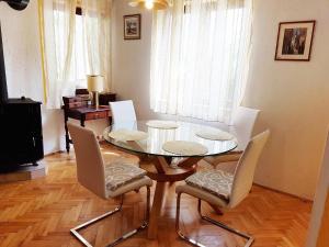 Apartments with a parking space Baska, Krk - 5443