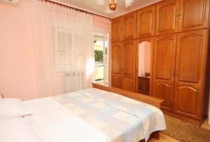 Apartments with a parking space Selce, Crikvenica - 5495