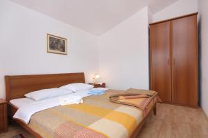 Apartments with a swimming pool Baska, Krk - 5354