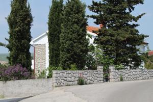 Apartments with a parking space Krk - 5318 