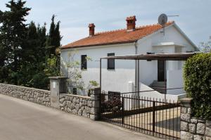 Apartments with a parking space Krk - 5318 