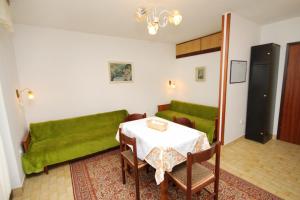 Apartments with parking space Krk - 5318