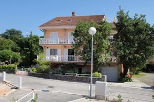 Apartment Njivice 5398h