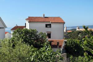 Apartments with a parking space Krk - 5321 