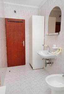 Apartments with a parking space Krk - 5321