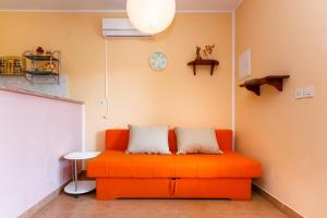 Apartments with parking space Kornic, Krk - 5306