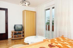 Apartments by the sea Vantacici, Krk - 5347