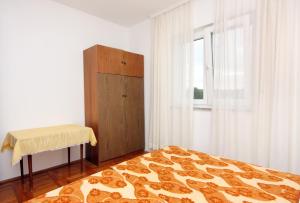 Apartments by the sea Vantacici, Krk - 5347